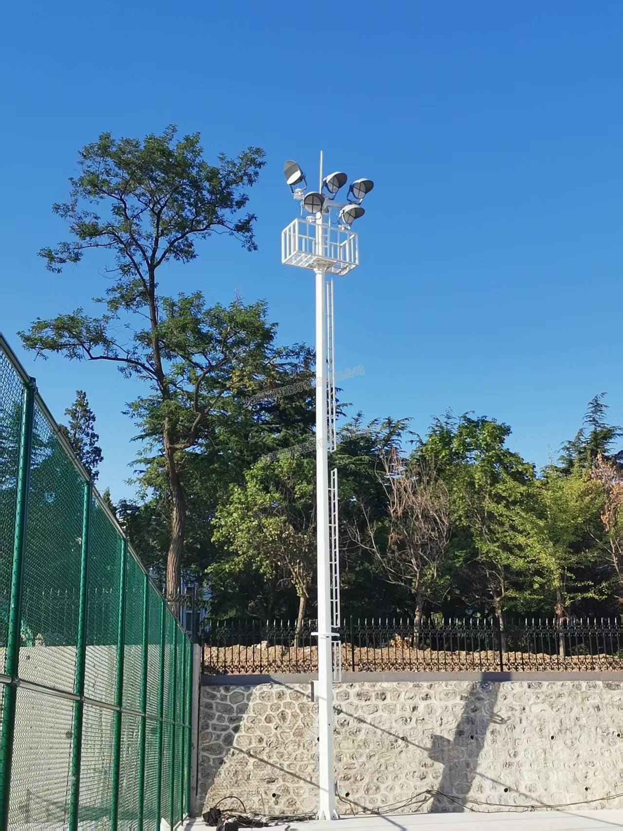 球場(chǎng)高桿燈1.jpg 球場(chǎng)高桿燈1.jpg